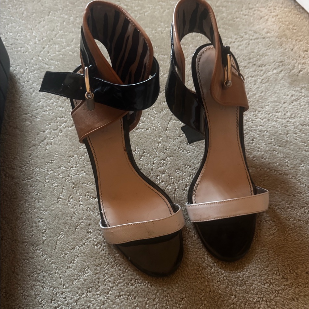 Stylish GUESS Black and White Women's Heel Sandals